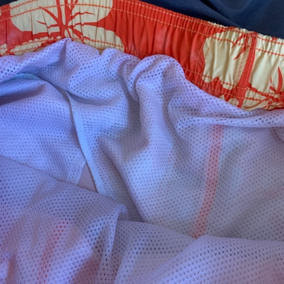 XL MENS SWIM TRUNKS! Perfect for summer! - Picture 4 of 7